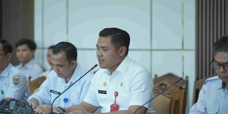 FOTO: OLIVIA/MATAKALTENG - Plt Kadisdik Kalteng, Muhammad Reza Prabowo, memaparkan berbagai program unggulan yang telah dan akan dijalankan oleh Dinas Pendidikan Kalteng.