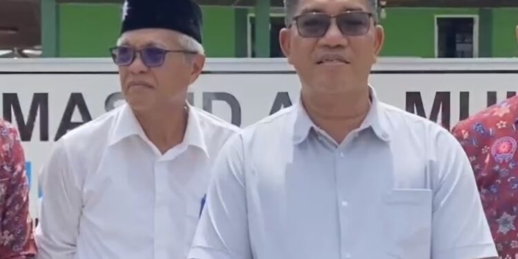 FOTO: MATAKALTENG - Kepala Bapenda Kotim Raihansyah (kanan).