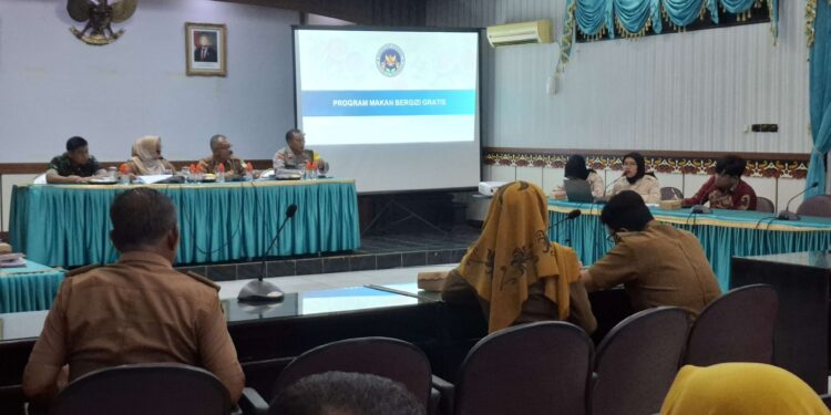 Foto: DIAN/MATA KALTENG - Rapat koordinasi persiapan pelaksanaan program makan bergizi gratis di Kabupaten Kotim, 13 Januari 2025.