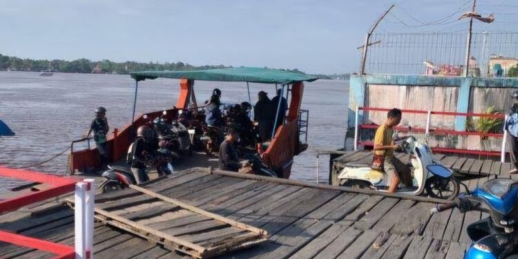 Foto:IST/MATA KALTENG - Kondisi dermaga penyeberangan Sampit-Seranau.
