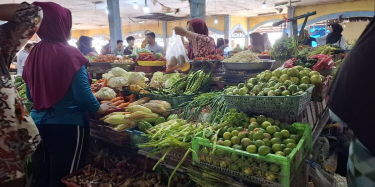 Foto:DIAN/MATA KALTENG - Pedagang sayur di PPM Sampit.