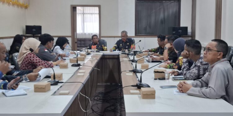 Foto: DIAN/MATA KALTENG - Rapat penunjukkan sekolah penerima uji coba program makan bergizi gratis di Kecamatan MB Ketapang, Kotim, 16 Januari 2025.