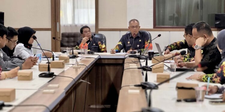 Foto:IST/MATA KALTENG - Rapat penunjukkan sekolah penerima uji coba program makan bergizi gratis di Kecamatan MB Ketapang, Kotim, 16 Januari 2025.