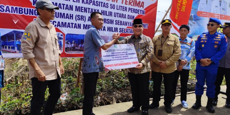 Foto: IST/MATA KALTENG - Peresmian SR oleh Bupati Kotim di kecamatan Mentaya Hilir Selatan.