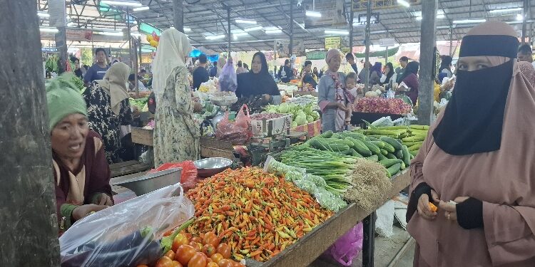 FOTO: DIAN/MATA KALTENG - Pedagang sayuran di Pasal Al Kamal Sampit.