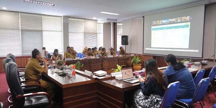 FOTO: OLIVIA/MATAKALTENG - Saat rapat koordinasi pengendalian inflasi Tahun 2025 secara virtual di Setda Provinsi Kalteng.