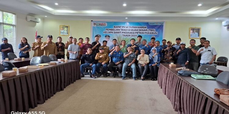 FOTO: OLIVIA/MATAKALTENG - Rapat Penetapan Harga Pembelian Tandan Buah Segar Kelapa Sawit Produksi Petani Pekebunan.