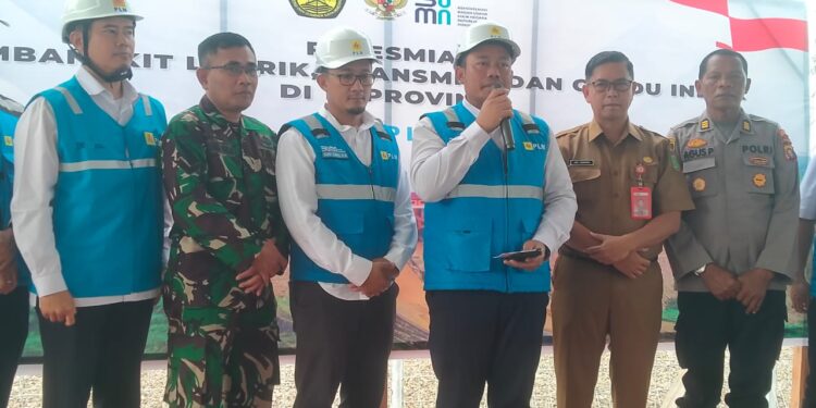 Foto: AKH/MATAKALTENG - Pj Sekda Sukamara Yofi Yudistira saat menghadiri peresmian transmisi SUTT 150 kV.