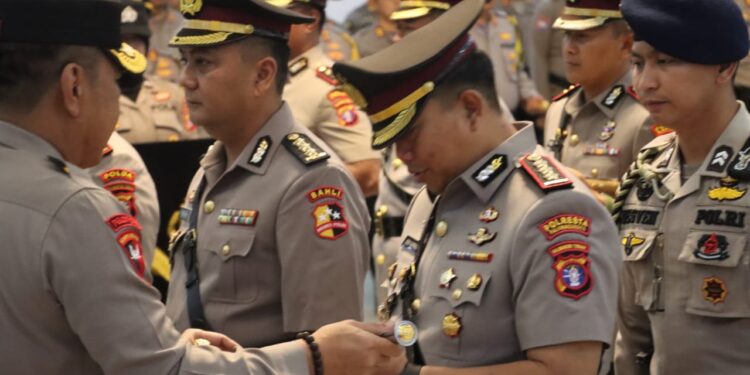 FOTO: MATAKALTENG - Serah terima jabatan Kapolresta Palangka Raya, yang dipimpin Kapolda Kalteng, Irjen Pol Djoko Poerwanto.