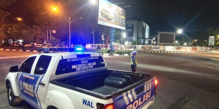 FOTO: MATAKALTENG - Personel Satlantas Polresta Palangka Raya, pada saat melakukan patroli.