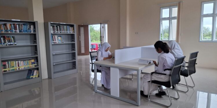 Foto: DIAN/MATA KALTENG - Suasana perpustakaan daerah Kotim.
