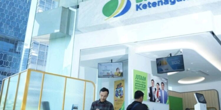 Foto: IST/MATA KALTENG - Layanan pada kantor BPJS Ketenagakerjaan.