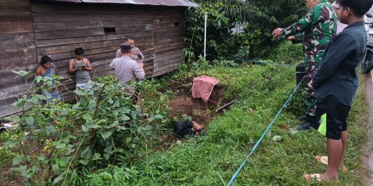 FOTO: IST/MATAKALTENG- Penemuan jasad Jaka di Jembata Bajarum Kota Besi beberapa waktu lalu.