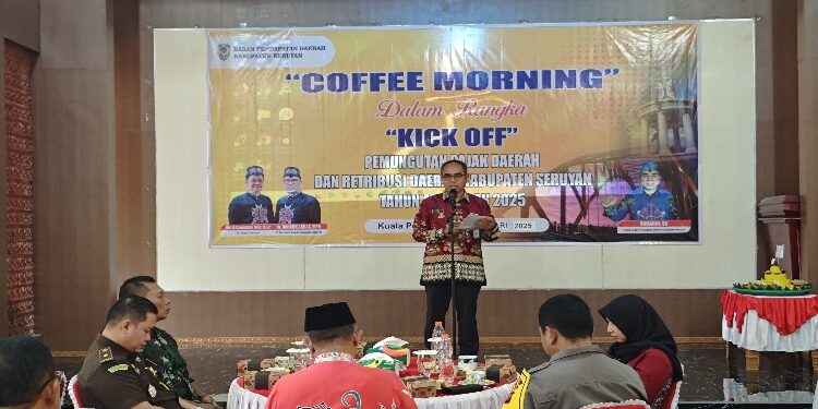 FOTO: ALDI/MATA KALTENG - Kepala Bapenda Seruyan, Sukardi saat memberikan sambutan dalam agenda Coffe Morning dalam rangka kick off pemungutan pajak dan retribusi daerah di Aula Bependa setempat, Kamis 23 Januari 2025.