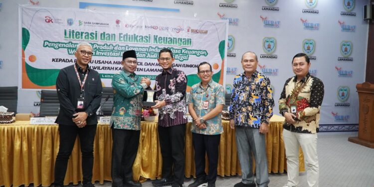 Foto: MATAKALTENG - Kegiatan edukasi keuangan melalui Gerakan Nasional Cerdas Keuangan (GENCARKAN) kepada para pelaku Usaha Mikro, Kecil, dan Menengah (UMKM) di Aula Kantor Bupati Lamandau.