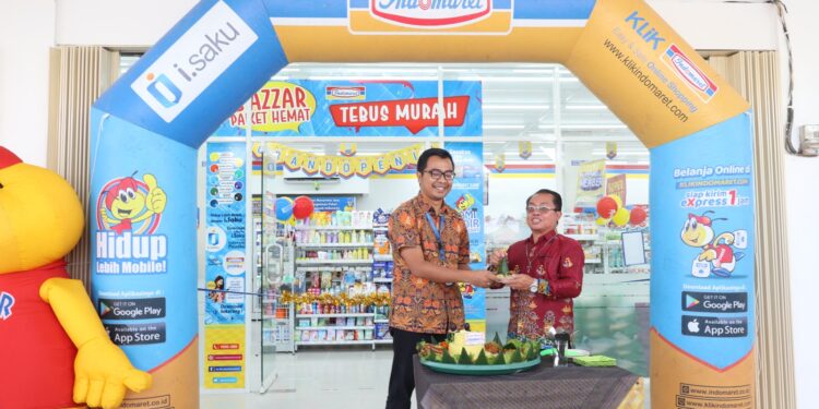 FOTO : DISKOMINFO SANTIK/MATA KALTENG - Asisten III Setda Letus Guntur ketika meresmikan gerai indomaret pertama di Kabupaten Gumas, Sabtu, 25 Januari 2025.