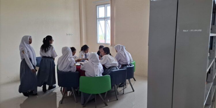 Foto: DIAN/MATA KALTENG - Suasana ruang baca di perpustakaan daerah kabupaten Kotim.