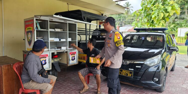 FOTO: MATAKALTENG - Personel Polsek Bukit Batu pada saat menyediakan sepeda motor Bajaka Presisi.
