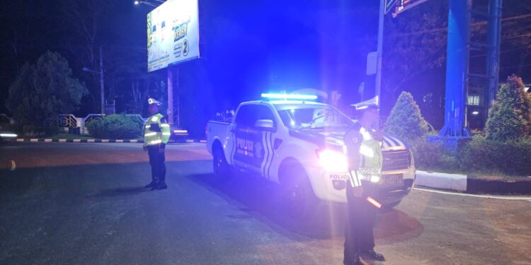 FOTO: MATAKALTENG - Personel Satlantas Polresta Palangka Raya, pada saat melakukan patroli.