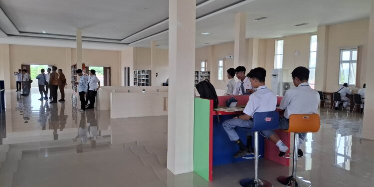 Foto:DIAN/MATA KALTENG - Suasana perpustakaan daerah kabupaten Kotim.