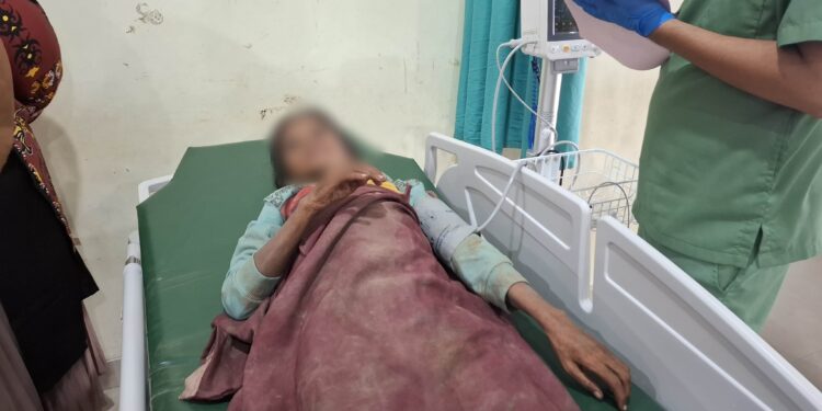Foto:DIAN/MATA KALTENG - Ibu Linda yang sempat terlantar saat menjalani pemeriksaan kesehatan di RSUD dr Murjani Sampit pasca dievakuasi, 31 Januari 2025.