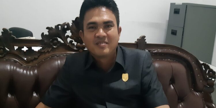 Ketua DPRD Kabupaten Gumas, Binartha.