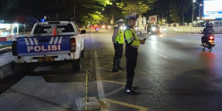 FOTO: MATAKALTENG - Personel Satlantas Polresta Palangka Raya, pada saat melakukan patroli.
