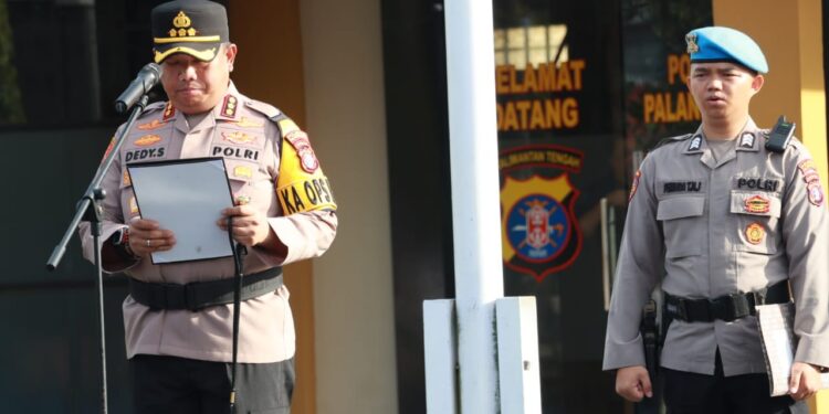 FOTO: MATAKALTENG - Kapolresta Palangka Raya, Kombes Pol Dedy Supriadi, pada saat membacakan amanat pada upacara Kesadaran nasional.