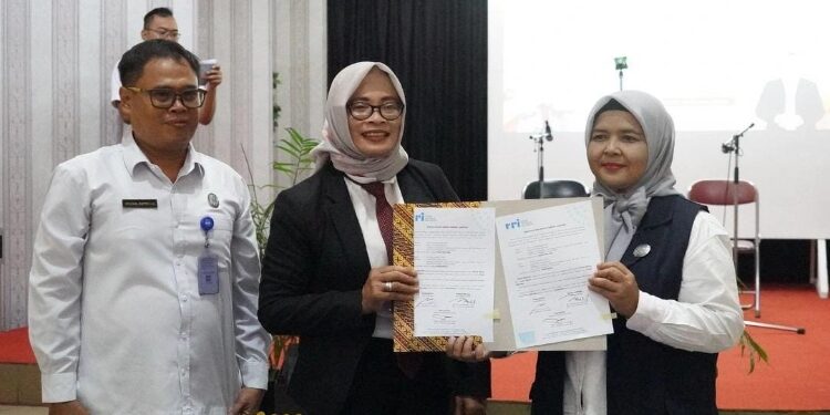 FOTO: IST/MATAKALTENG - Serah Terima Jabatan Kepala LPP RRI Palangka Raya, Selasa 4 Februari 2025.