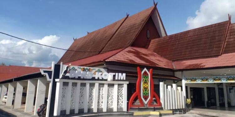 Foto: IST/MATA KALTENG - Kantor DPRD Kotim di Jalan Jendral Sudirman, Sampit.