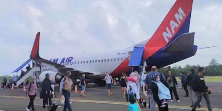Foto:IST/MATA KALTENG - Penerbangan Nam Air di Bandara H Asan Sampit.