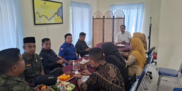 Foto: IST/MATA KALTENG - Komisi III DPRD Kotim saat kunjungan ke salah satu PBS yang ada di Kotim belum lama ini.