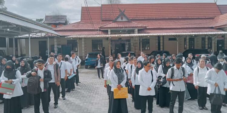 Foto:IST/MATA KALTENG - Penandatanganan SPK Tekon Disdik Kotim belum lama ini.