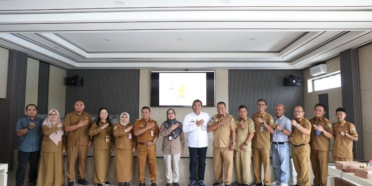 FOTO: IST/MATAKALTENG - Kepala Dinas Tanaman Pangan, Hortikultura, dan Peternakan (TPHP) Provinsi Kalimantan Tengah, Hj. Sunarti, menghadiri Rapat Koordinasi Kegiatan Pengembangan Ternak Sapi Perah Oleh Investor di Kabupaten Barito Selatan.