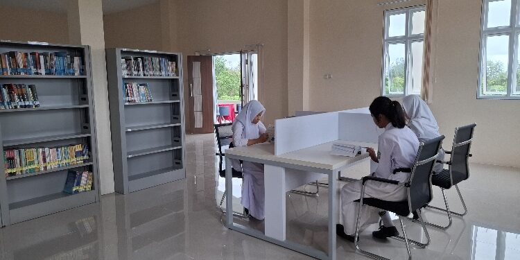 : DIAN/MATA KALTENG - Suasana perpustakaan daerah milik pemerintah daerah Kabupaten Kotim.