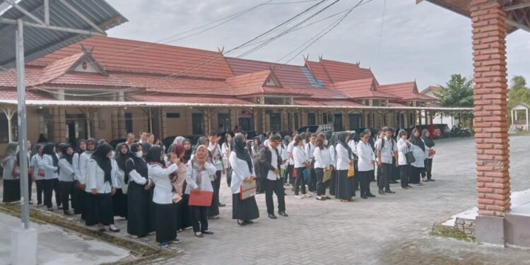 Foto:IST/MATA KALTENG - Penandatanganan SPK Tekon Disdik Kotim belum lama ini.