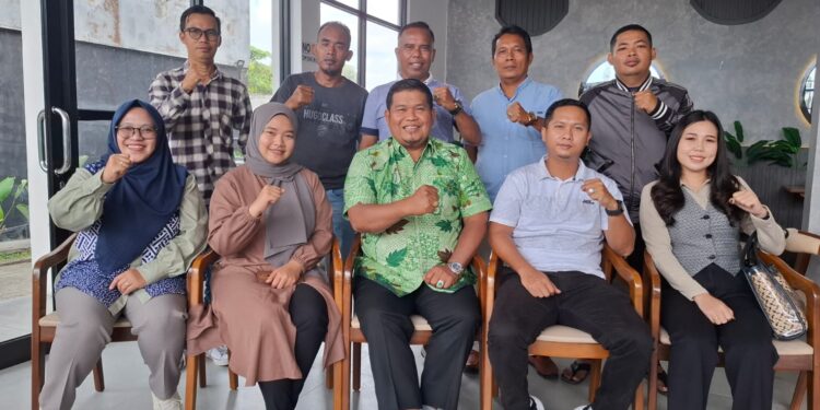 Foto: IST/MATA KALTENG - Pengurus asosiasi sepak bola wanita Kabupaten Kotim.