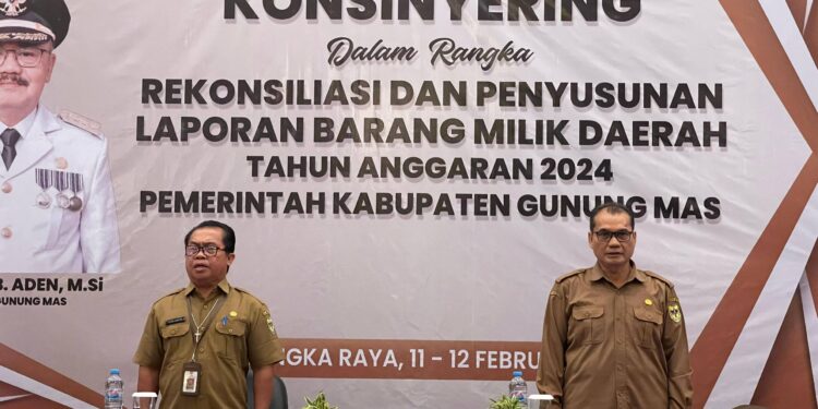 FOTO : DISKOMINFO SANTIK/MATA KALTENG - Asisten III Letus Guntur didampingi Kepala BKAD Hardeman, menghadiri konsinyering dalam rangka rekonsiliasi dan penyusunan laporan BMD tahun anggaran 2024, Rabu, 12 Februari 2025.