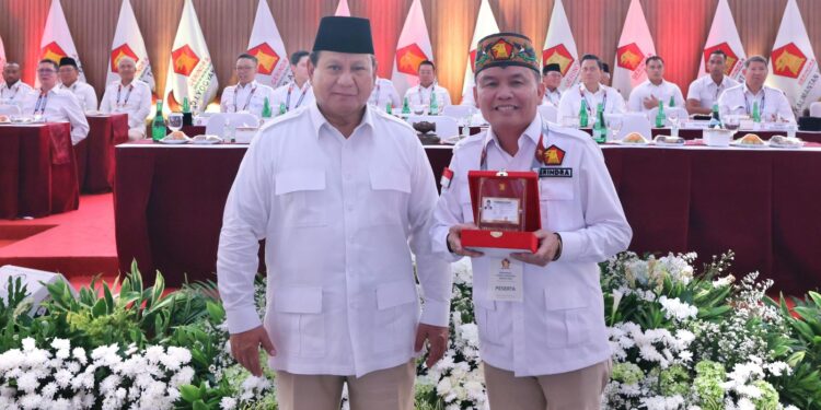FOTO : IST/MATAKALTENG - Gubernur Kalimantan Tengah terpilih, H. Agustiar Sabran bersama dengan Presiden RI Prabowo Subianto