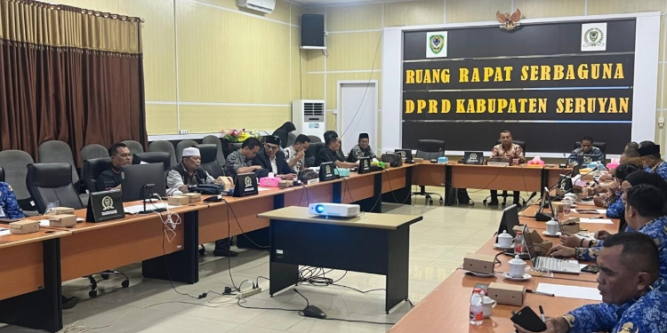 FOTO: IST/MATA KALTENG - Suasana saat rakor pembahasan awal tindak lanjut Instruksi Presiden RI Nomor 1 Tahun 2025 antara Banggar DPRD Seruyan dan TAPD Seruyan di Aula Gedung Serbaguna DPRD setempat, Senin 17 Februari 2025.
