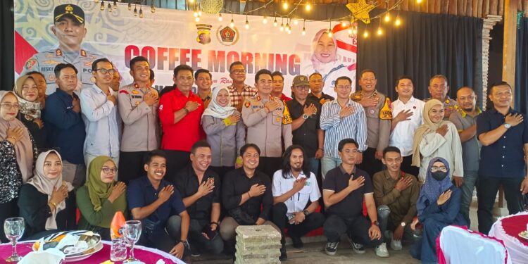 FOTO: MATAKALTENG- Foto bersama usai menggelar coffee morning Polres Kotim dan PWI Kotim dalam rangka HPN 2025. Senin, 17 Februari 2025.