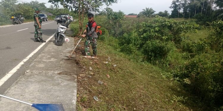 FOTO: IST/MATAKALTENG - uasana kegiatan gotong royong TNI dan Warga.