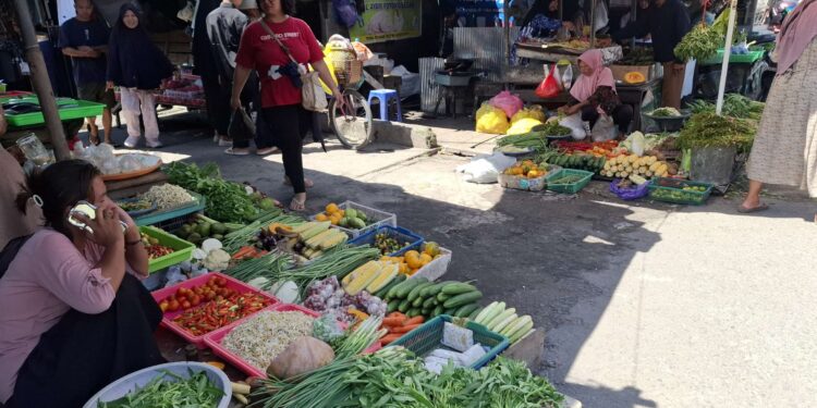 Foto:DIAN/MATA KALTENG - Sejumlah pedagang di pasar keramat Sampit.