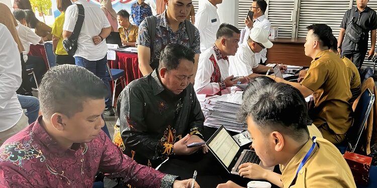 FOTO: IST/MATAKALTENG - Saiful-Firdaus saat proses registrasi pelantikan serta menjalani pemeriksaan kesehatan.