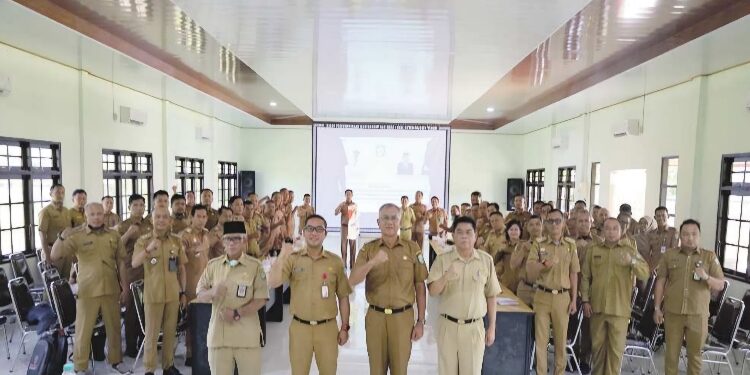 FOTO: IST/MATA KALTENG - Rapat koordinasi DPMD Kotim bersama Camat dan kepala desa beberapa waktu lalu.