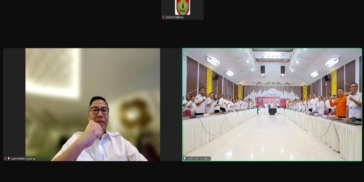 FOTO: IST/MATAKALTENG - Kepala Bapperida Prov. Kalteng Leonard S. Ampung saat menyampaikan sambutan via Zoom Meeting.