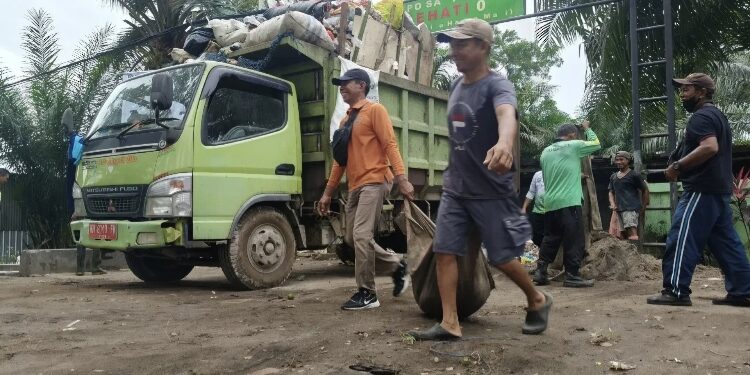 FOTO: IST/MATA KALTENG - Kerjabaki ASN Kotim dalam rangka Hari Peduli Sampah Nasional, Jumat 21 Februari 2025.