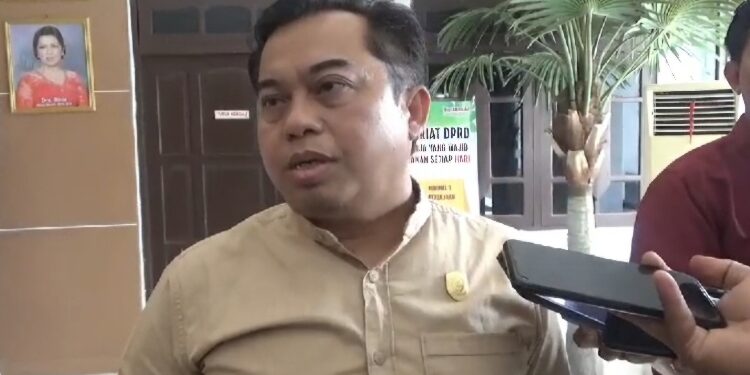 Ketua DPRD Kotim, Rimbun.