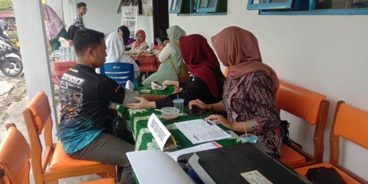 FOTO : DIAN/MATA KALTENG - Bakti sosial donor darah massal di klinik Muhammadiyah Sampit, Jalan RA Kartini 23 Februari 2025.
