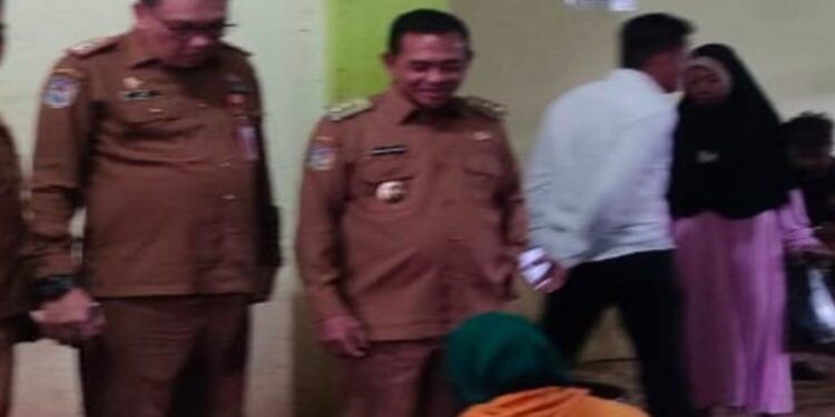 FOTO: IST/MATAKTENG - Wakil Bupati Barsel, Khristianto Yudha di Dampingi Sekda Barsel Eddi Purwanto, Panrau kenaikan harga bahan pokok menjelang Bulan Ramadan.